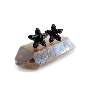 Kolczyki sztyfty kwiaty czarny turmalin w żywicy Sparkles black