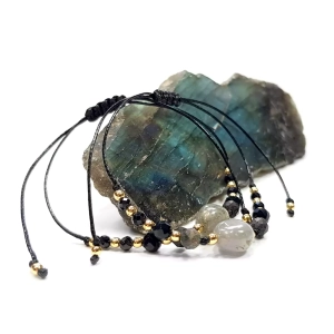 Bransoletka labradoryt, opal matrix, czarny turmalin, spinel i hematyt na czarnym sznurku