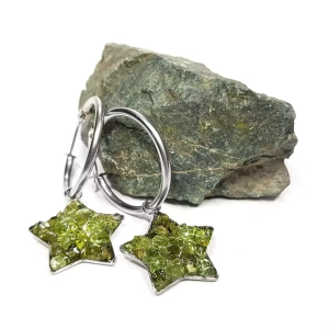 Kolczyki wiszące gwiazdki na kółeczkach peridot w żywicy stal chirurgiczna Sparkles olivine