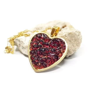 Naszyjnik granat w żywicy złote serce stal chirurgiczna Sparkles garnet