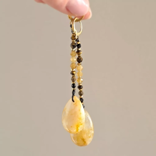 KST817 webp Kolczyki wiszące unikaty golden healer, czarny turmalin, tygrysie oko, apatyt żółty, oolit żelazisty, hematyt i złota stal chirurgiczna 25.webp