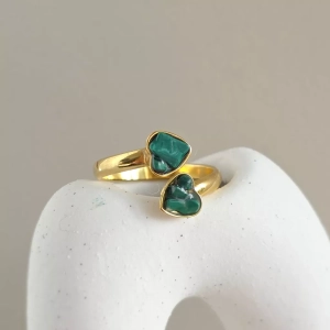 Pierścionek klasyczny złote serca malachit w żywicy Sparkles malachite 