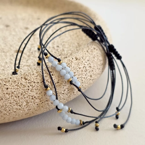 Minimalistyczna bransoletka z angelitu (3 mm) i hematytu na czarnym sznurku – delikatna biżuteria z naturalnych kamieni magneska.mom.