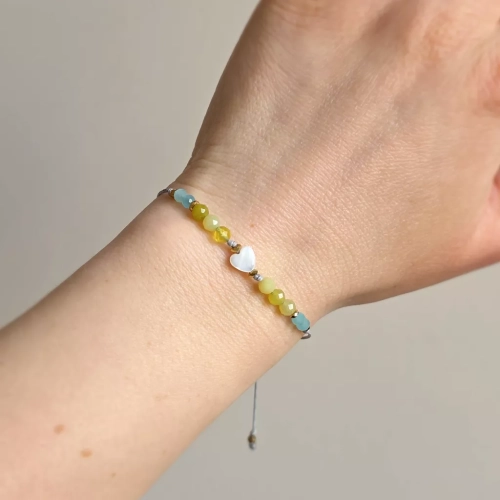Bransoletka z masą perłową w kształcie serduszka, jadeitem, amazonitem i hematytem na regulowanym sznurku, ręcznie tworzona biżuteria magneska.mom
