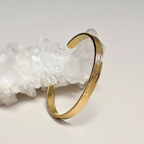 Bransoletka bangle złota stal chirurgiczna ze wzorem. magneska.mom biżuteria ze stali szlachetnej