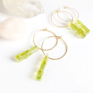 Kolczyki wiszące peridot patyczki na złotych kółeczkach stal chirurgiczna Sparkles olivine