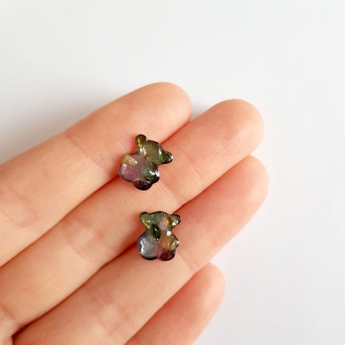 Kolczyki sztyfty misie turmalin w żywicy stal chirurgiczna Sparkles tourmaline