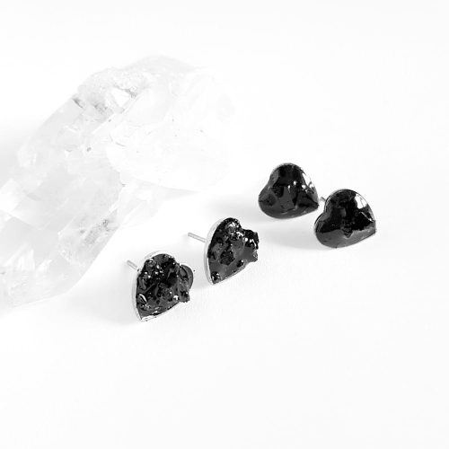 Kolczyki sztyfty serduszka czarny turmalin w żywicy stal chirurgiczna Sparkles black