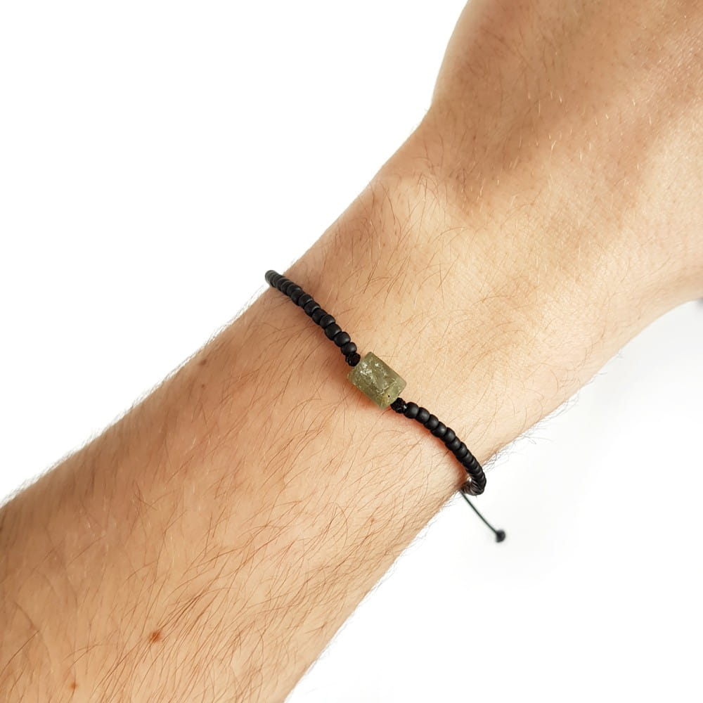 Męska bransoletka na sznurku zielony apatyt Little green apatite nugget matte black